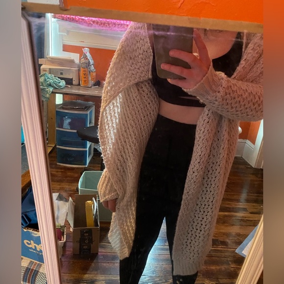 Stylish White Knit Cardigan - Picture 2 of 6